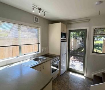 Sunny 1 Bedroom Home! - Photo 1