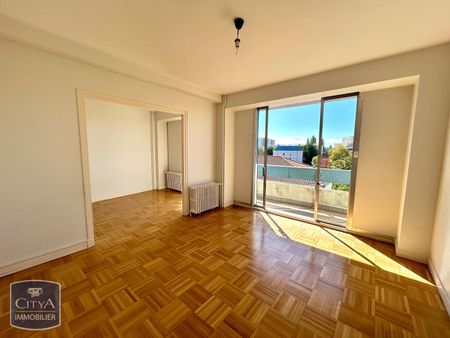 Location Appartement 4 pièces 69m² BOURG EN BRESSE 01000 - Photo 2