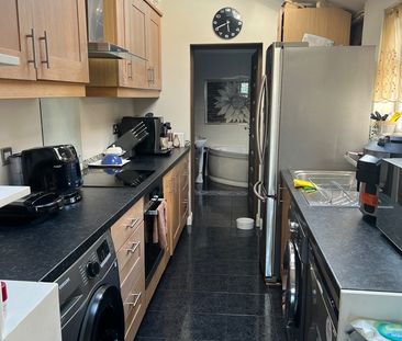 Room in a Shared House, Lamberts Place, CR0 - Photo 4