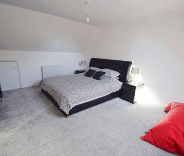 4 bedroom end of terrace house to rent - Photo 3