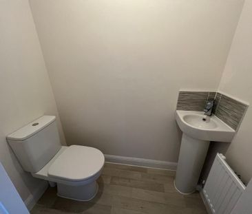 4 bedroom property to rent - Photo 3
