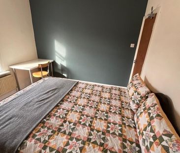 Room in a Shared Flat, Windsor Road, NW2 - Photo 1