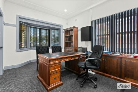 Central 4-Bedroom Home – Walk to Wollongong CBD - Photo 2