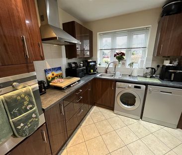 Cedar Close, Old Stratford, Milton Keynes, MK19 - Photo 3