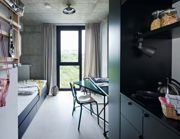 Classic Balcony - Long Term - Floor 4 - Photo 1