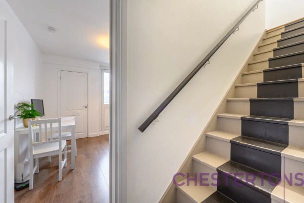 3 bedroom maisonette in London - Photo 1