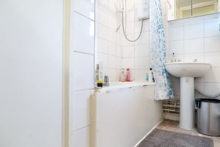 Room in a Shared Flat, Aldgate East, E1 - Photo 3