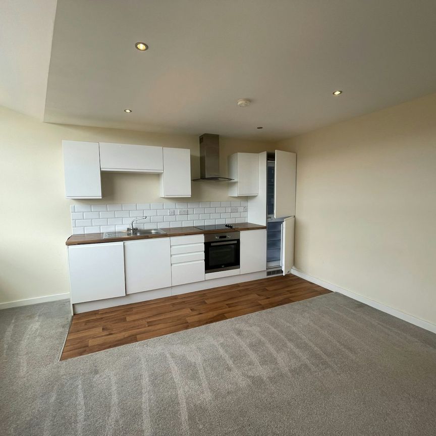 Flat to rent on - Photo 1