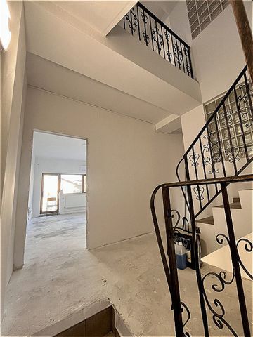 Vila de inchiriat-Finisaje la alegere-Renovata 2025-Destinat - Fotografie 3