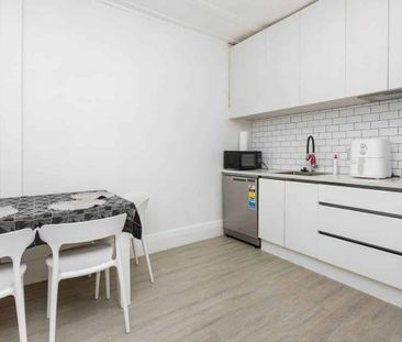 Modern Two Bedroom Studio on Dominion Road! - Photo 3
