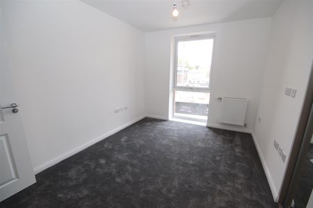 2 bedroom Apartment to let - Photo 5