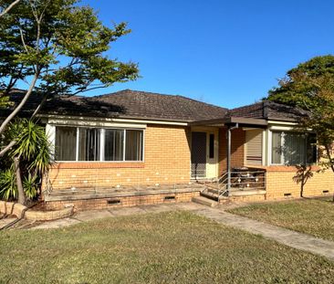 Spacious Four Bedroom Brick Home&excl;&excl; - Photo 1