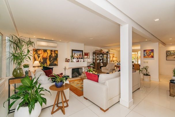 Casa em Condomínio com 3 quartos e 324m² para alugar em Três Figueiras, Porto Alegre. - Photo 1
