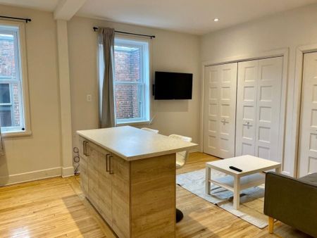 Appartement à louer - Montréal (Côte-des-Neiges/Notre-Dame-de-Grâce) (Notre-Dame-de-Grâce) - Photo 2