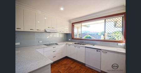 SUPER SIZED VILLA - Photo 5