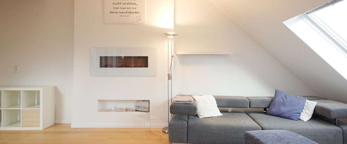 Schöne Dachgeschoss-Wohnung zum Wohlfühlen – mit Internet und Balkon - Foto 1