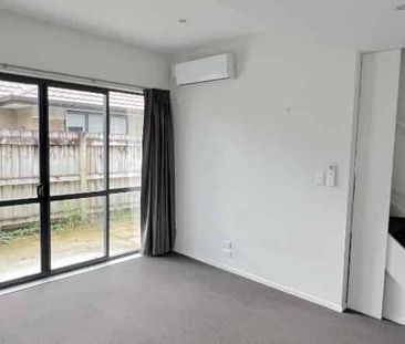 2 Bedroom Townhouse + Spacious Rumpus Room - Photo 3