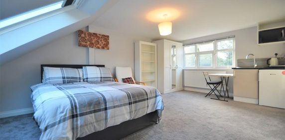 Studio to rent - Photo 2