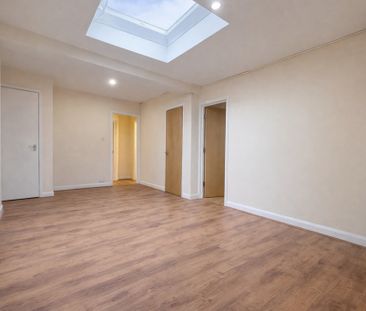 Modern 4 Bedroom Flat To Let - HP11 - Photo 3