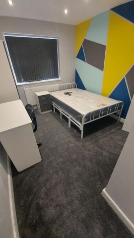 8 bedroom terraced house to rent - Photo 4