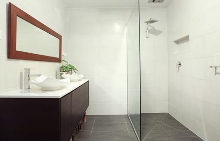 Stunning 5-Bedroom Family Home in Caroline Springs - Photo 3