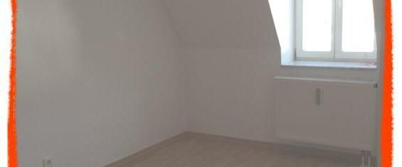 3-Zimmer-Wohnung mit großem BALKON und LAMINAT in Zwickau, zentrumsnah und im Dachgeschoss - Photo 1