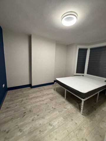 Room in a Shared House, Whitehorse Road, CR7 - Photo 5