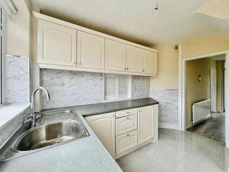 3 bedroom semi-detached house to rent - Photo 4