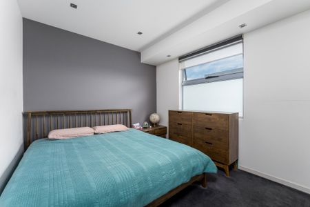 TOP FLOOR APARTMENT WITH IMPRESSIVE VIEWS - Photo 4