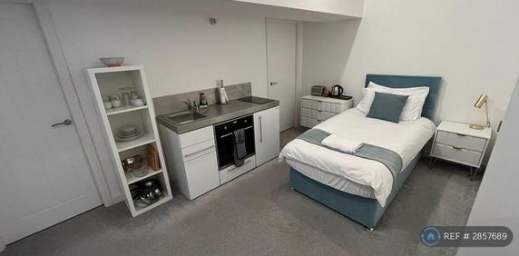 1 bedroom in a house share to rent - Photo 2