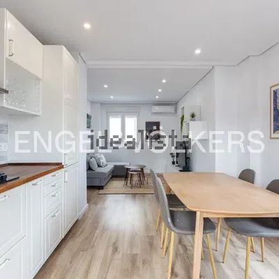 Alquiler de piso en Calle dels Centelles - Photo 1