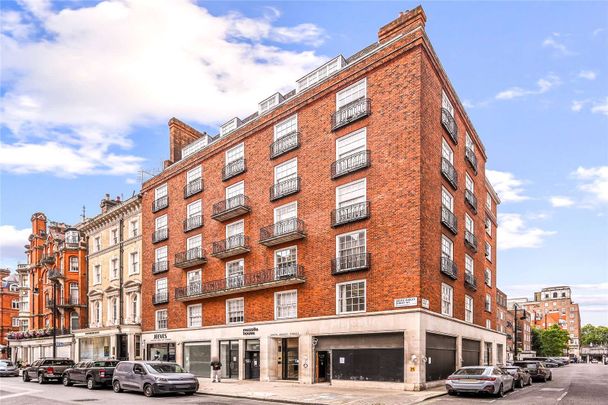 A contemporary two bedroom penthouse apartment in a desirable building with lift moments from the amenities of Mount Street. - Photo 1