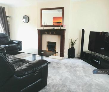 3 bedroom semi-detached house to rent - Photo 2