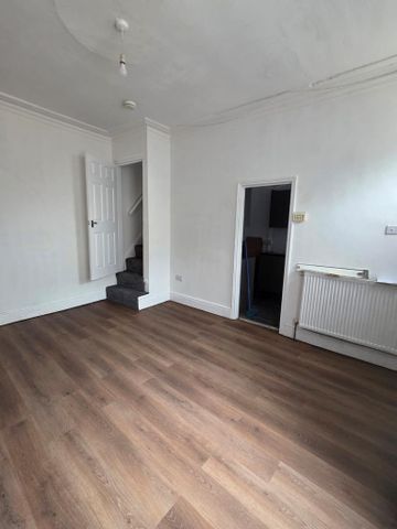 4 bedroom terraced house to rent - Photo 2