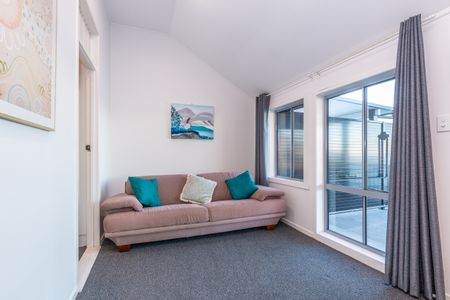 3/90 Prince Edward Parade, Redcliffe QLD 4020 - Apartment For Rent | Domain - Photo 2