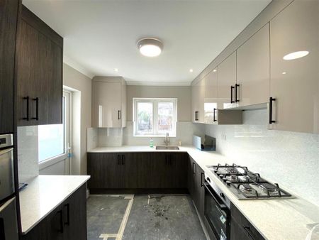 5 bedroom semi-detached house to rent - Photo 2