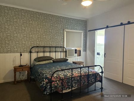 FOUR BEDROOM HOME - FULLY FURNISHED ! - Photo 4