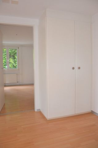"grosszügige, moderne 3.5-Zimmer-Wohnung mit grossem Balkon" - Photo 4