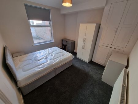 4 Bed Student Accommodation - Photo 4