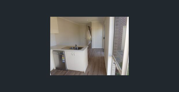 Contemporary 4-Bedroom Double-Storey Townhouse in Prime Clayton Location ( close to Monash University) - Photo 1