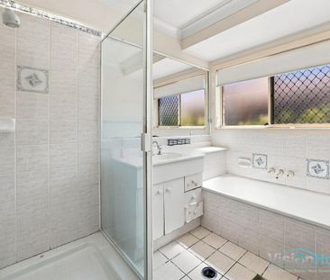 LARGE FAMILY HOME IN A QUIET CUL DE SAC - Photo 6