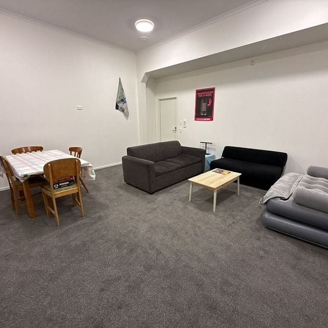 Spacious 5-Bedroom Apartment – Prime CBD Location - Photo 1
