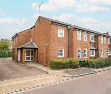 Available part-furnished now - Photo 5