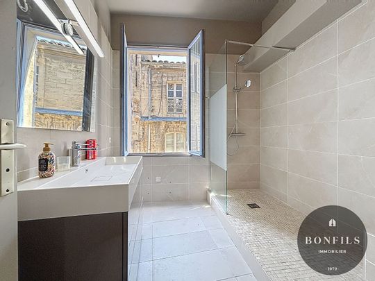 A LOUER AVIGNON INTRAMUROS ( 84000 ) : charmant appartement 3pièces non meublé - 75.40m² - cuisine équipée !, - Photo 1