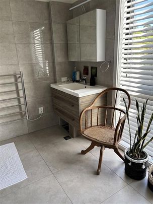 PARNEL CUTIE - 1 BEDROOM APARTMENT - Photo 1