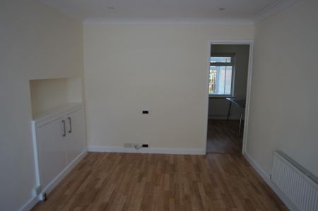 2 bedroom semi-detached house to rent - Photo 5