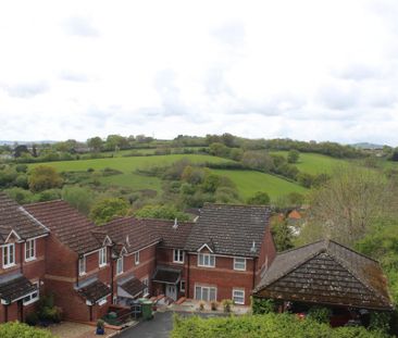 3 bed Terraced - To Let - Photo 2