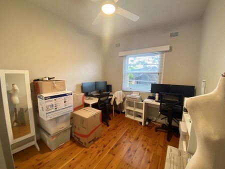 Beautifully Renovated 2 Bedroom Unit! - Photo 5