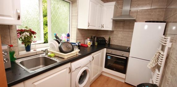 House share to rent - Photo 2