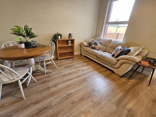 4 bedroom terraced house to rent - Photo 1